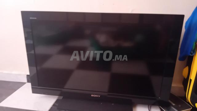 Télévision SONY avec télécommande - 2