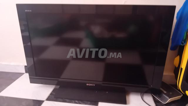تلفزيون سوني مع جهاز تحكم عن بعد