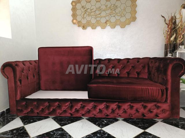 Canapé style Chesterfield en velours bordeaux - 2