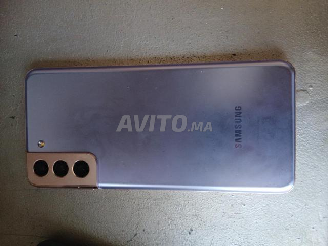 Téléphone en très bon état, bon prix pour celui qui est intéressé. - 2