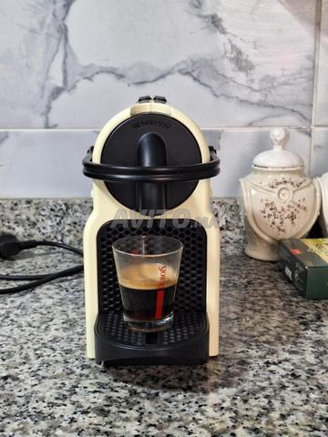 نسبريسو ديلونجي أصلية وبحالة ممتازة للبيع