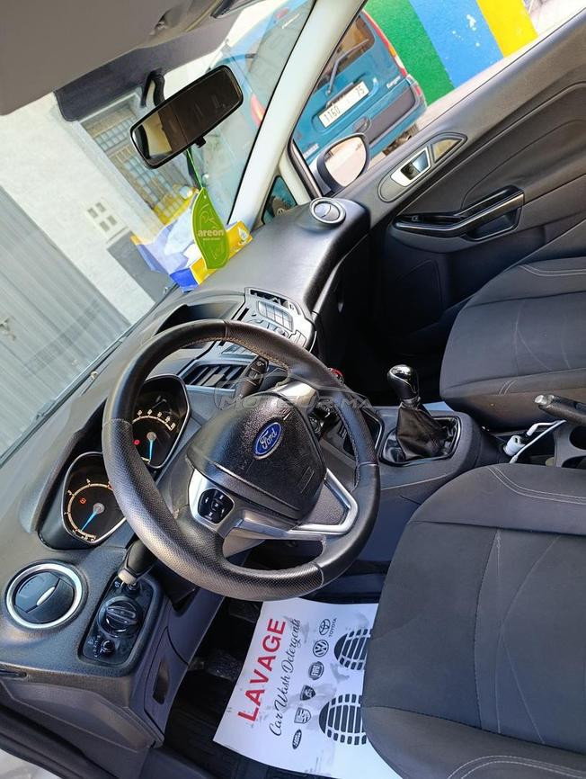 ford fiesta 2106