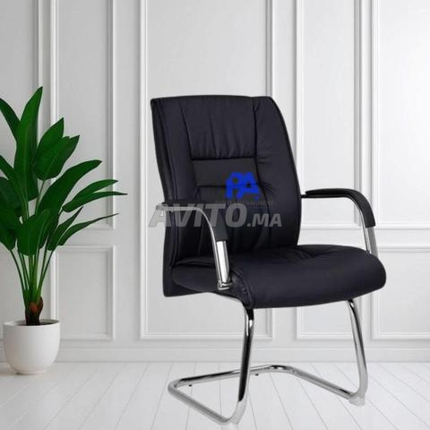 Chaise de travail
Chaise ergonomique avec roulettes - 2
