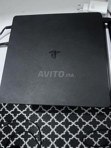 PS4 Slim En Ligne avec 2 manettes comme neuf