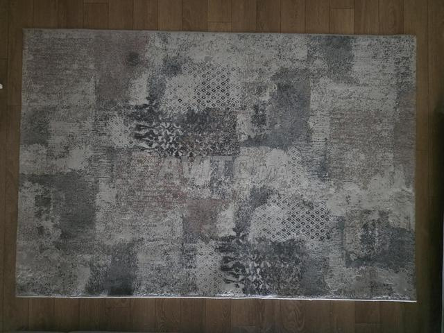 Canapé d'angle / Table basse / Tapis