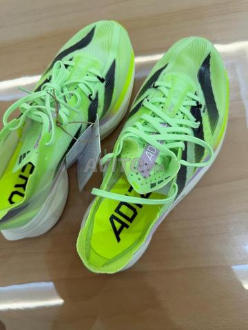 Chaussures de sport importées neuves Hoka 43 et Adidas Adizero 38 - 2