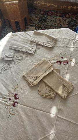 Nappe et ensemble de table avec fleur