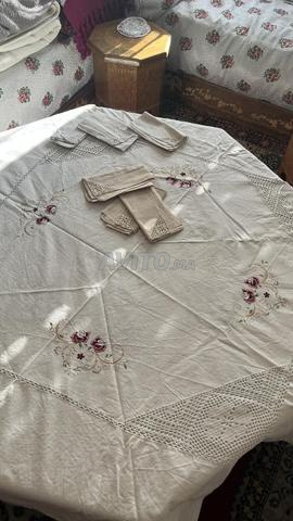 مفرش طاولة ومجموعة مفارش طاولة مزينة بالزهور - 2