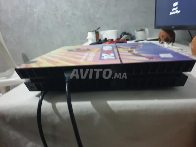 PS4 encore propre, non jailbreak, avec 9 jeux, 500 Go - 2