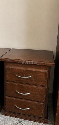 Deux commodes en bois, à trois tiroirs - 2
