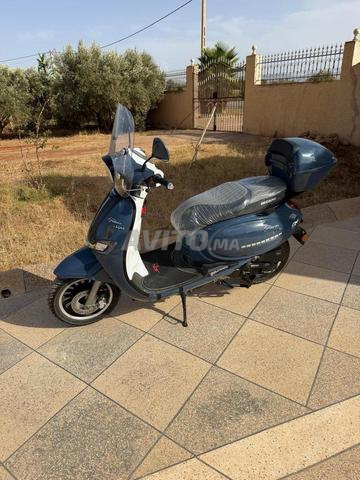 Moto bécane état neuf - 100 km seulement - 2