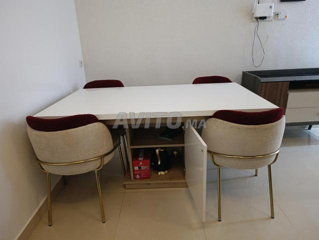 Table à manger moderne - 2