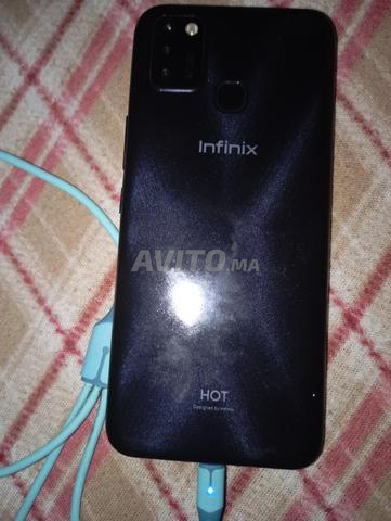 Télé Infinix propre, tout fonctionne, pas de coup