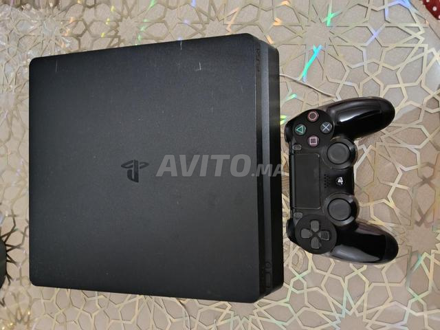 PS4 slim 1T flashée avec un CD GTA5 très bon état