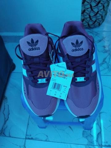 Baskets neuves jamais utilisées Adidas Taille 40