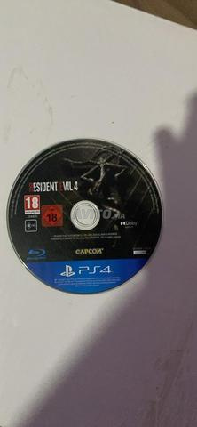 Jeu Resident Evil 4 pour PS4 en excellent état. Contactez-moi pour acheter.