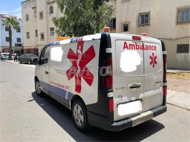 Ambulance Renault Trafic à vendre à Essaouira - 2