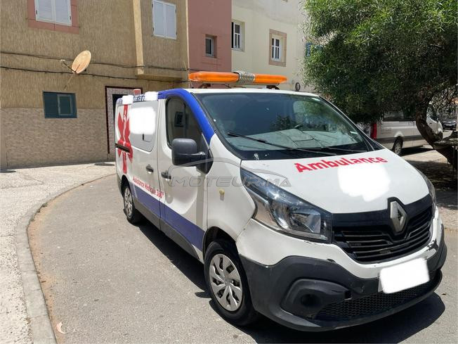 شاحنة إسعاف رينو ترافيك