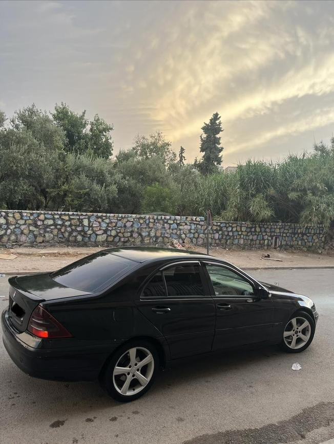 Mercedes-Benz 220 Diesel Automatique 2003 à Taza