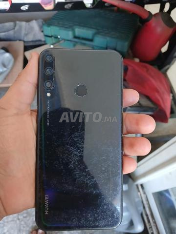 HUAWEI P40 lite avec quelques légères rayures sur l'écran - 2
