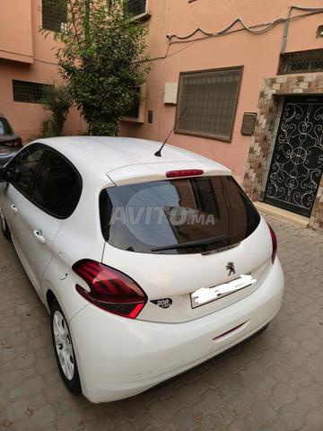 Peugeot 208 Like Essence Modèle 2016 - 2