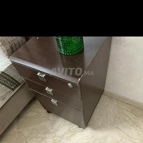 طاولة بجانب السرير للبيع - 2