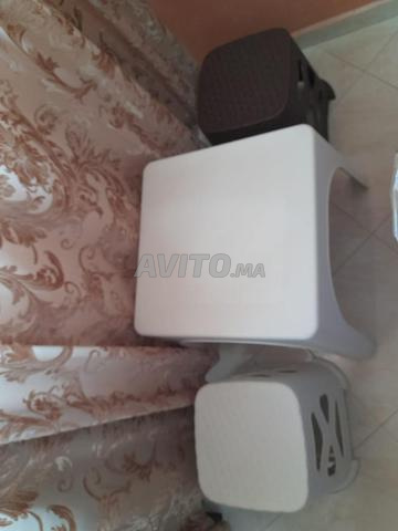 Bonjour, table de qualité supérieure et 2 chaises - 2