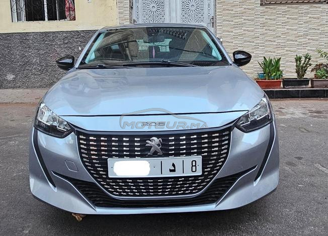 Peugeot 208 2023 Gris métallisé très bon état