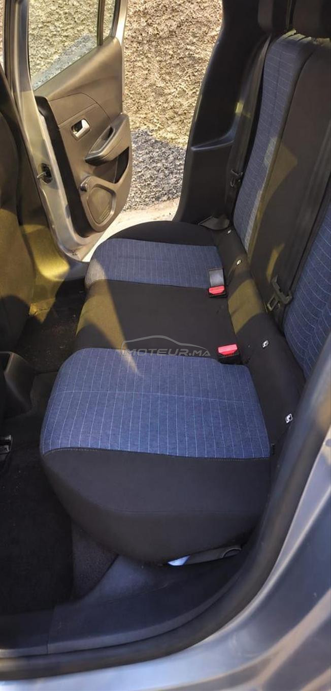 Peugeot 208 2023 Gris métallisé très bon état