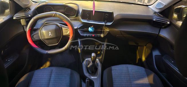 Peugeot 208 2023 Gris métallisé très bon état