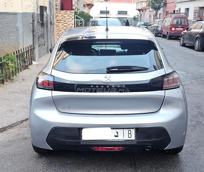 Peugeot 208 2023 Gris métallisé très bon état