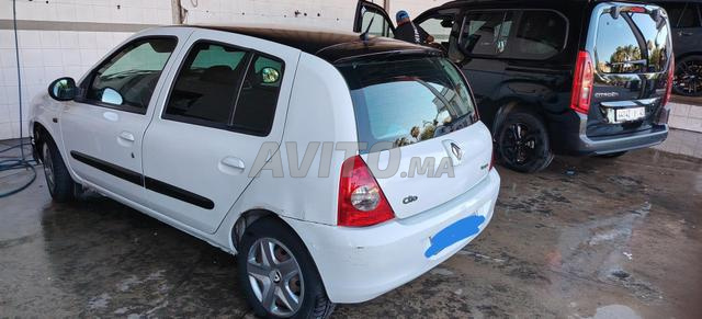 Renault Clio essence manuelle 2014 à Tanger - 2