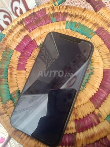 iPhone 11 64GB و 3 أغطية - 2