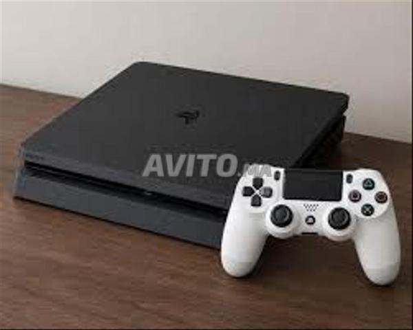 PS4 avec 1 manette 10 jeux merci