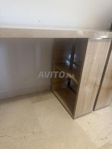 مكاتب جديدة مع مكتبة مدمجة - 2