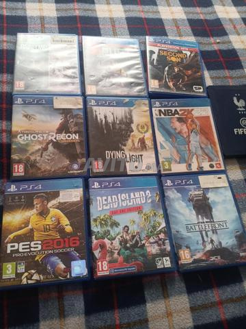 PS4 avec 1 manette 10 jeux merci - 2