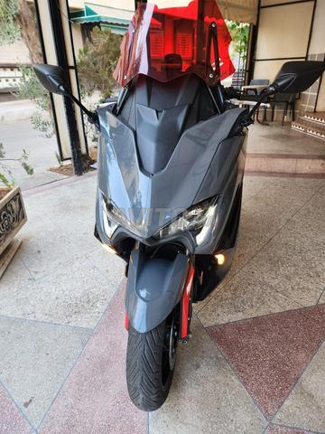 T-max comme neuf à Meknès