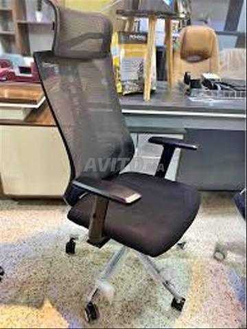 Fauteuil présidentiel en mesh et similicuir disponible