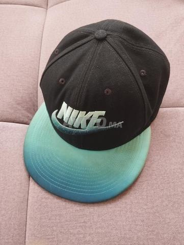 Casquettes originales Nike et Adidas. Les deux à 80.