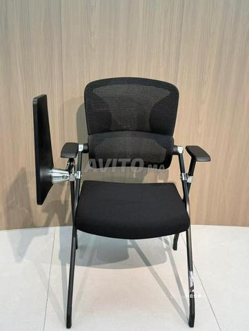 Chaise semi-métallique avec tablette écritoire - 2
