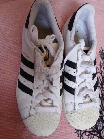 Chaussure d'occasion à vendre de l'étranger