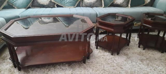 Table en verre et bois de cèdre et 2 cendriers