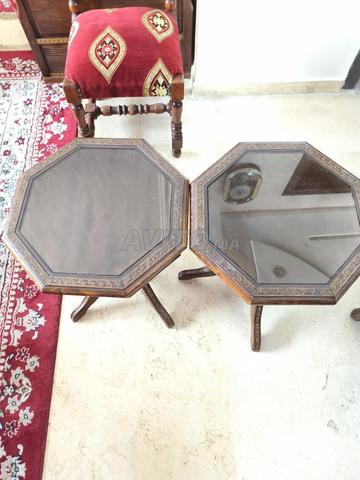 طاولتان مثمنتان