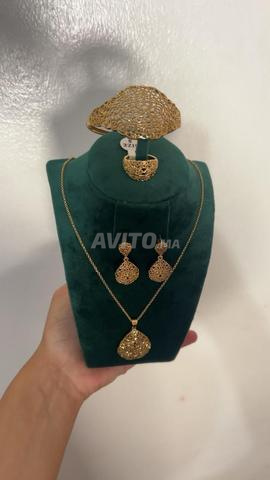 طقم مجوهرات ذهبي أنيق وفخم للعرس والمناسبات ✨