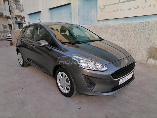 une voiture très bonne état est toute neuve 