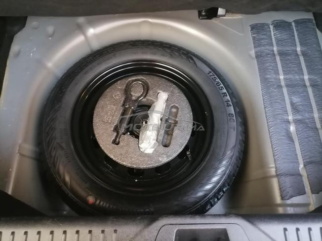 une voiture très bonne état est toute neuve 