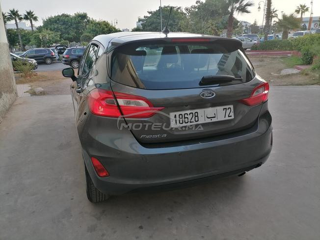 une voiture très bonne état est toute neuve 