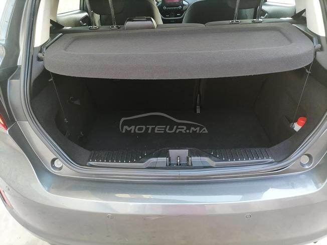 une voiture très bonne état est toute neuve 
