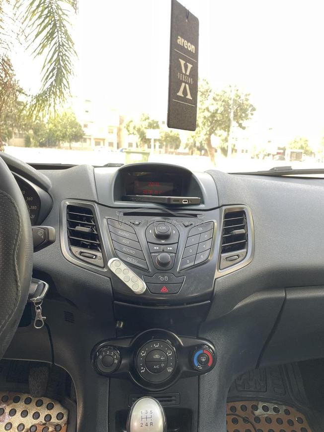 ford fiesta essence 2012