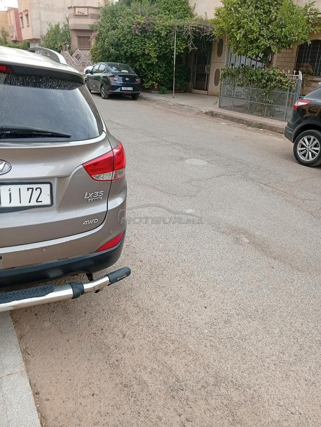 ventre voiture de Hyundai ix 35 excellente etat